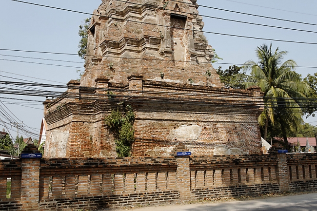 Prasat Nakhon Luang-031